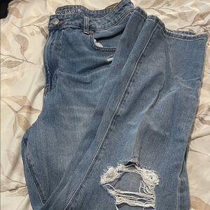 American Eagle Outfitters Blue Distressed Women Jeans. Mom Jeans